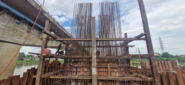 Tăng ca, đưa cầu Xương Giang tr&ecirc;n cao tốc H&agrave; Nội - Bắc Giang vượt lũ trong th&aacute;ng 6- Ảnh 4.