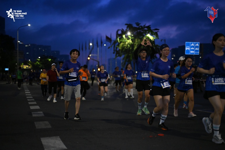 1.000 người l&agrave;m b&aacute;o tham gia giải chạy dịp kỷ niệm 100 năm B&aacute;o ch&iacute; C&aacute;ch mạng Việt Nam- Ảnh 2.