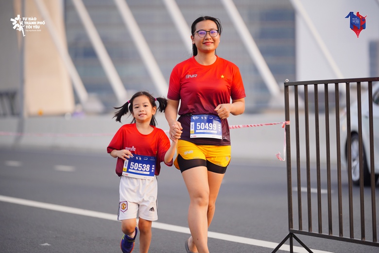 1.000 người l&agrave;m b&aacute;o tham gia giải chạy dịp kỷ niệm 100 năm B&aacute;o ch&iacute; C&aacute;ch mạng Việt Nam- Ảnh 9.