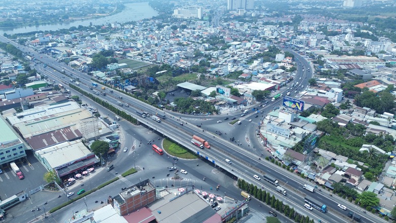 TP.HCM - B&igrave;nh Dương sau s&aacute;p nhập: Cần đột ph&aacute; hạ tầng giao th&ocirc;ng li&ecirc;n v&ugrave;ng- Ảnh 1.