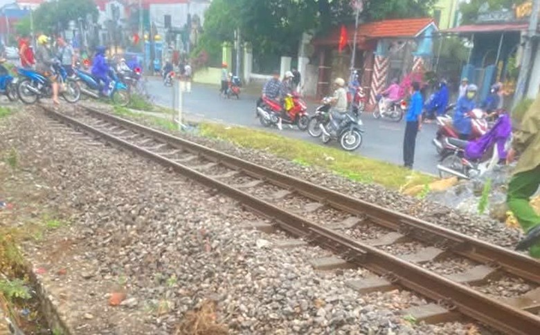 Đoạn đường ngang nơi xảy ra vụ tai nạn thương tâm. Đoạn đường ngang nơi xảy ra vụ tai nạn thương tâm.