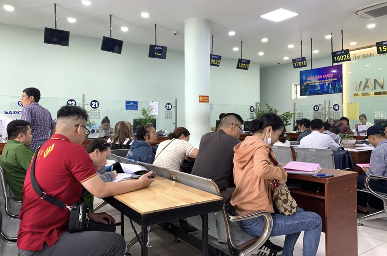 Bỏ cấp huyện, giấy tờ nh&agrave; đất giải quyết dang dở xử l&yacute; thế n&agrave;o?- Ảnh 1.