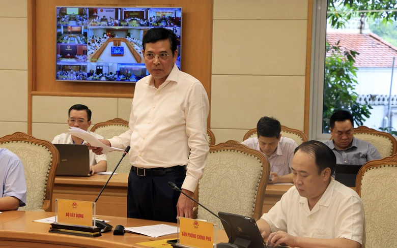 Thứ trưởng Bùi Xuân Dũng cho biết, Bộ Xây dựng đã bàn giao hồ sơ thiết kế sơ bộ và ranh giới giải phóng mặt bằng để các địa phương xây dựng kế hoạch, triển khai tái định cư và công tác bồi thường. (Ảnh: VGP/Minh Khôi) Thứ trưởng Bùi Xuân Dũng cho biết, Bộ Xây dựng đã bàn giao hồ sơ thiết kế sơ bộ và ranh giới giải phóng mặt bằng để các địa phương xây dựng kế hoạch, triển khai tái định cư và công tác bồi thường. (Ảnh: VGP/Minh Khôi)