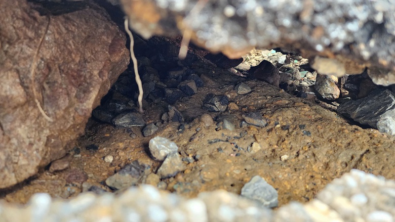 Cận cảnh đường An Dương Vương ở Hòa Bình nứt gãy nghiêm trọng sau mưa lớn- Ảnh 14. Cận cảnh đường An Dương Vương ở Hòa Bình nứt gãy nghiêm trọng sau mưa lớn- Ảnh 14.