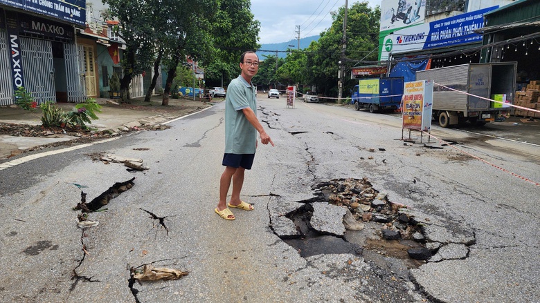 Cận cảnh đường An Dương Vương ở Hòa Bình nứt gãy nghiêm trọng sau mưa lớn- Ảnh 2. Cận cảnh đường An Dương Vương ở Hòa Bình nứt gãy nghiêm trọng sau mưa lớn- Ảnh 2.