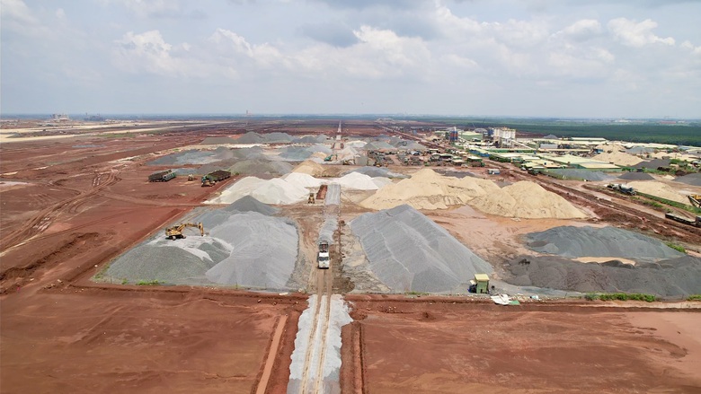 To&agrave;n cảnh chặng đầu thi c&ocirc;ng đường cất hạ c&aacute;nh thứ 2 s&acirc;n bay Long Th&agrave;nh- Ảnh 6.