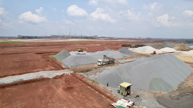 To&agrave;n cảnh chặng đầu thi c&ocirc;ng đường cất hạ c&aacute;nh thứ 2 s&acirc;n bay Long Th&agrave;nh- Ảnh 3.