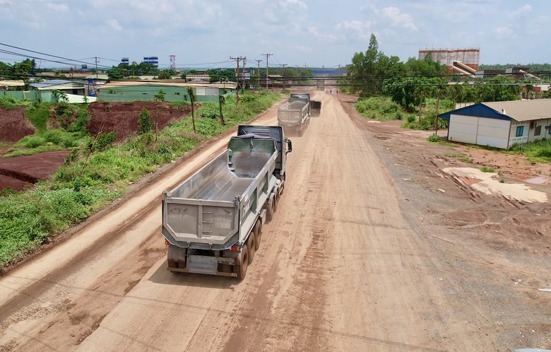 To&agrave;n cảnh chặng đầu thi c&ocirc;ng đường cất hạ c&aacute;nh thứ 2 s&acirc;n bay Long Th&agrave;nh- Ảnh 2.