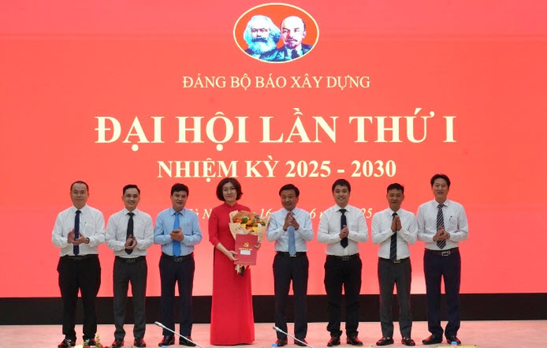 Thứ trưởng Nguyễn Danh Huy: B&aacute;o X&acirc;y dựng sau hợp nhất phải đo&agrave;n kết, vượt th&aacute;ch thức- Ảnh 3.