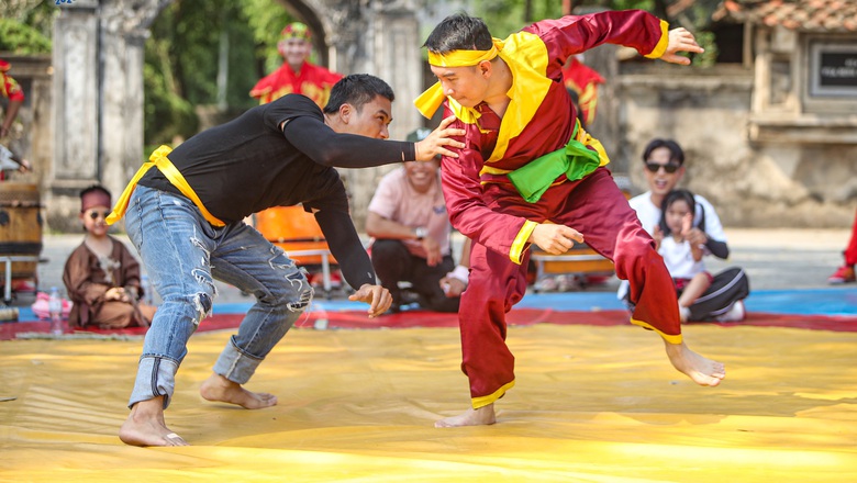 Diễn vi&ecirc;n Duy Hưng, Trung Ruồi lần đầu l&ecirc;n sới vật- Ảnh 2.