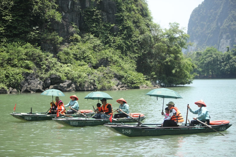 Diễn vi&ecirc;n Duy Hưng, Trung Ruồi lần đầu l&ecirc;n sới vật- Ảnh 1.