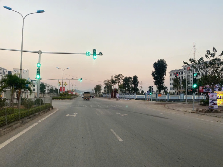 Hiệu quả từ mô hình xã hội hóa đèn tín hiệu giao thông ở Nghệ An- Ảnh 1. Hiệu quả từ mô hình xã hội hóa đèn tín hiệu giao thông ở Nghệ An- Ảnh 1.