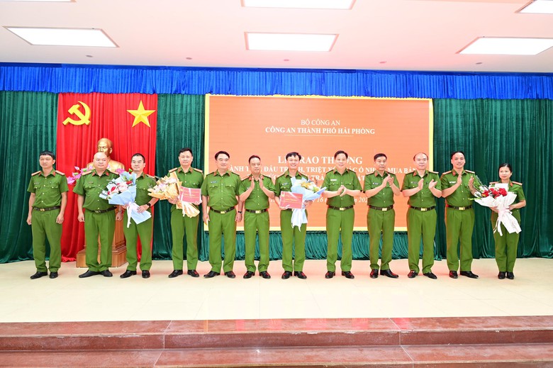 Triệt ph&aacute; 2 ổ nh&oacute;m ma t&uacute;y ở Hải Ph&ograve;ng, thu giữ gần 2,5kg ma t&uacute;y v&agrave; s&uacute;ng đạn- Ảnh 1.