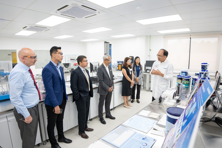 AkzoNobel giới thiệu Trung t&acirc;m Nghi&ecirc;n cứu v&agrave; Ph&aacute;t triển sản phẩm mới d&agrave;nh cho khu vực Đ&ocirc;ng- Ảnh 2.