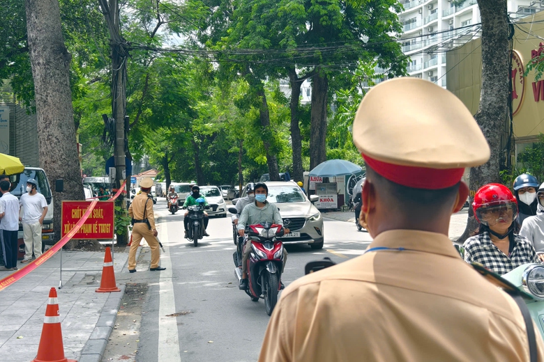 Vi phạm nồng độ cồn kịch khung, người đi xe đạp trần tình "chỉ uống 3 cốc bia"- Ảnh 1. Vi phạm nồng độ cồn kịch khung, người đi xe đạp trần tình "chỉ uống 3 cốc bia"- Ảnh 1.
