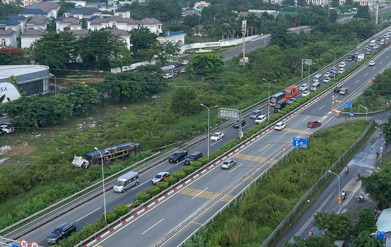 Hiện trường vụ tai nạn trên cao tốc TP.HCM - Long Thành - Dầu Giây. Hiện trường vụ tai nạn trên cao tốc TP.HCM - Long Thành - Dầu Giây.