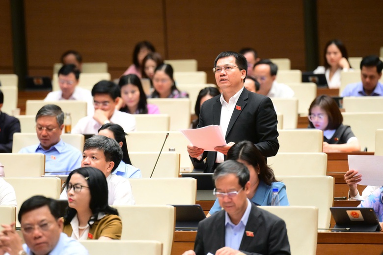 ĐBQH: Hạ tầng giao thông phát triển phi thường, tạo niềm tin "không gì là không thể"- Ảnh 2. ĐBQH: Hạ tầng giao thông phát triển phi thường, tạo niềm tin "không gì là không thể"- Ảnh 2.