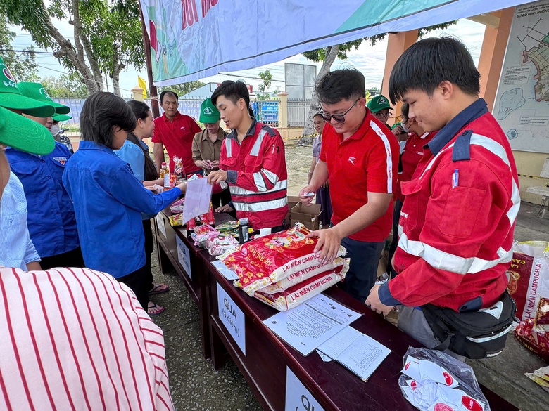INSEE đ&atilde; tổ chức chương tr&igrave;nh &ldquo;Đổi r&aacute;c nhận qu&agrave;&rdquo; lần thứ 3 li&ecirc;n tiếp tại tỉnh Ki&ecirc;n Giang.