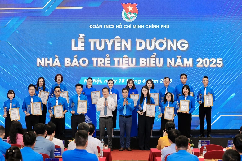 Ph&oacute; Thủ tướng B&ugrave;i Thanh Sơn: Nh&agrave; b&aacute;o trẻ giữ vững "t&acirc;m trong, tr&iacute; s&aacute;ng, b&uacute;t sắc"- Ảnh 2.