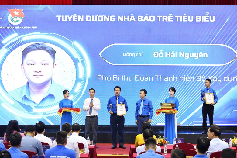 Ph&oacute; Thủ tướng B&ugrave;i Thanh Sơn: Nh&agrave; b&aacute;o trẻ giữ vững "t&acirc;m trong, tr&iacute; s&aacute;ng, b&uacute;t sắc"- Ảnh 3.