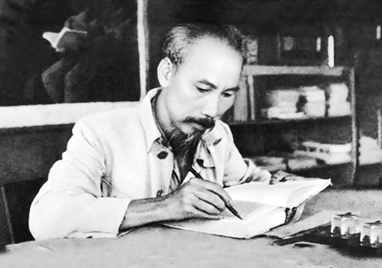 Học B&aacute;c để &ldquo;n&oacute;i cho d&acirc;n hiểu, viết cho d&acirc;n tin&rdquo;- Ảnh 2.