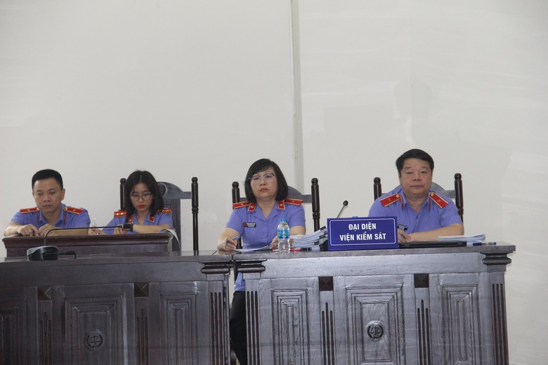 Viện Kiểm sát đề nghị tuyên Trịnh Văn Quyết tối đa 8 năm tù, phạt 4 tỷ đồng- Ảnh 1. Viện Kiểm sát đề nghị tuyên Trịnh Văn Quyết tối đa 8 năm tù, phạt 4 tỷ đồng- Ảnh 1.