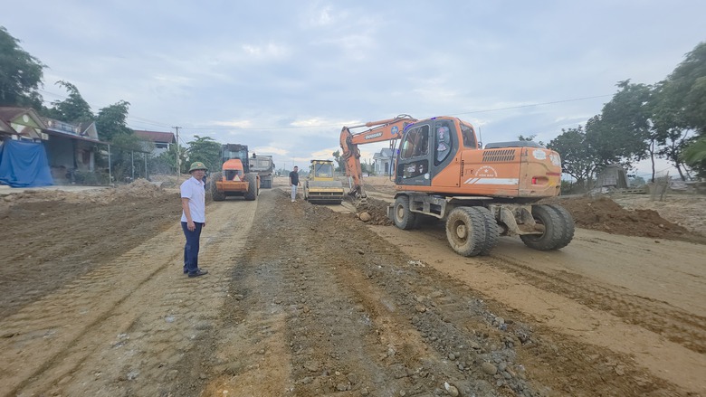 Y&ecirc;n B&aacute;i: Xuy&ecirc;n đ&ecirc;m thi c&ocirc;ng, nỗ lực đưa dự &aacute;n tỉnh lộ 166 về đ&iacute;ch trước 30/6- Ảnh 1.
