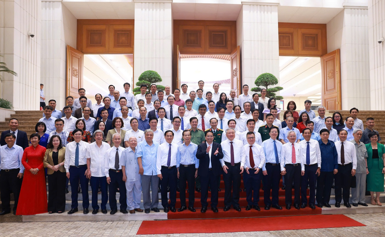 Thủ tướng y&ecirc;u cầu x&acirc;y dựng Nghị quyết Ch&iacute;nh phủ về việc đặt h&agrave;ng b&aacute;o ch&iacute;- Ảnh 6.