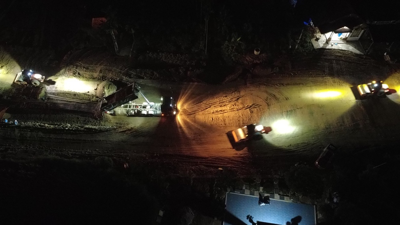 Y&ecirc;n B&aacute;i: Xuy&ecirc;n đ&ecirc;m thi c&ocirc;ng, nỗ lực đưa dự &aacute;n tỉnh lộ 166 về đ&iacute;ch trước 30/6- Ảnh 5.