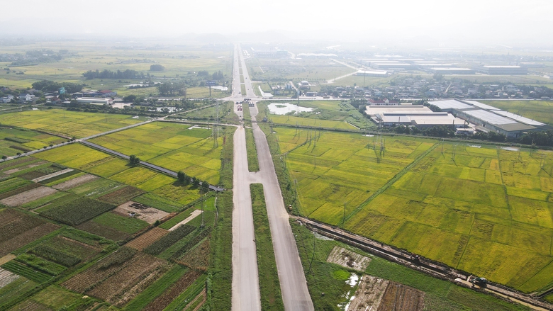 Phơi lưng đội nắng, chạy nước r&uacute;t tr&ecirc;n dự &aacute;n đường 740 tỷ đồng ở Nghệ An- Ảnh 13.