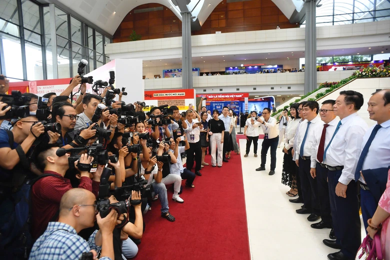 Khai mạc Hội Báo toàn quốc năm 2025: Tiếp nối khát vọng vươn xa- Ảnh 1. Khai mạc Hội Báo toàn quốc năm 2025: Tiếp nối khát vọng vươn xa- Ảnh 1.