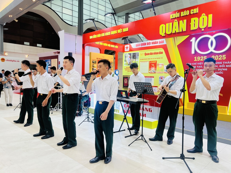Nhiều hoạt động đặc sắc trong khuôn khổ Hội Báo toàn quốc 2025- Ảnh 8. Nhiều hoạt động đặc sắc trong khuôn khổ Hội Báo toàn quốc 2025- Ảnh 8.