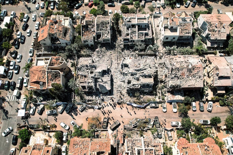 Israel nói Iran mất khả năng tấn công dồn dập, Tehran đáp trả bằng loạt tên lửa Sejjil- Ảnh 2. Israel nói Iran mất khả năng tấn công dồn dập, Tehran đáp trả bằng loạt tên lửa Sejjil- Ảnh 2.