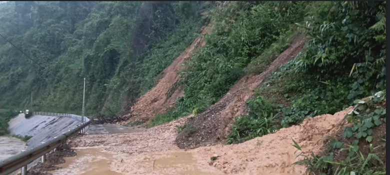 Mưa lớn khiến nhiều tuyến đường ở Bắc Kạn hư hỏng- Ảnh 1.