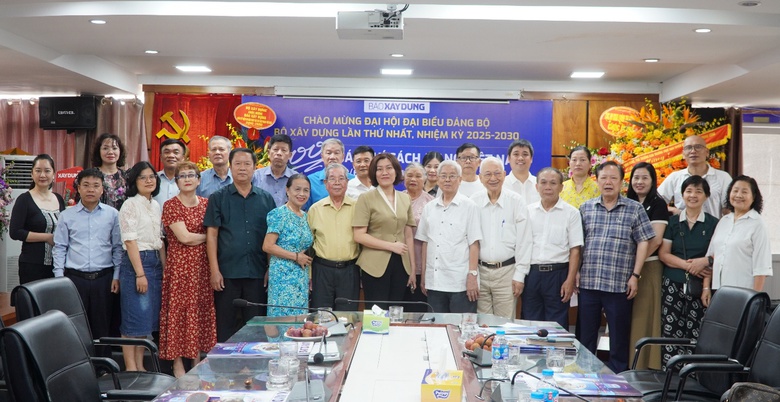 B&aacute;o X&acirc;y dựng tri &acirc;n c&aacute;c thế hệ l&agrave;m b&aacute;o nh&acirc;n 100 năm Ng&agrave;y B&aacute;o ch&iacute; C&aacute;ch mạng Việt Nam- Ảnh 6.