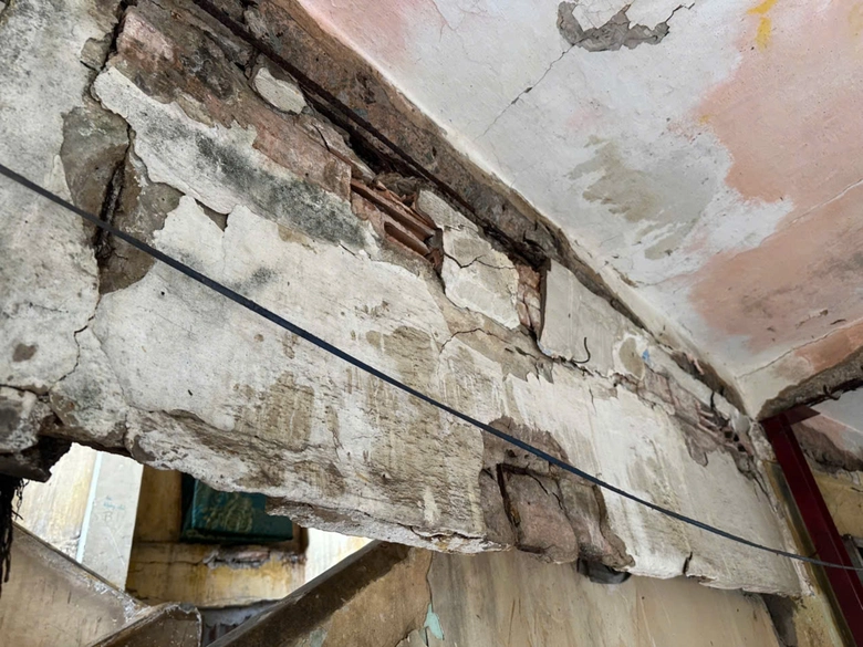 TP.HCM: Bất an sống trong chung cư Vĩnh Hội... chờ sập!- Ảnh 6.