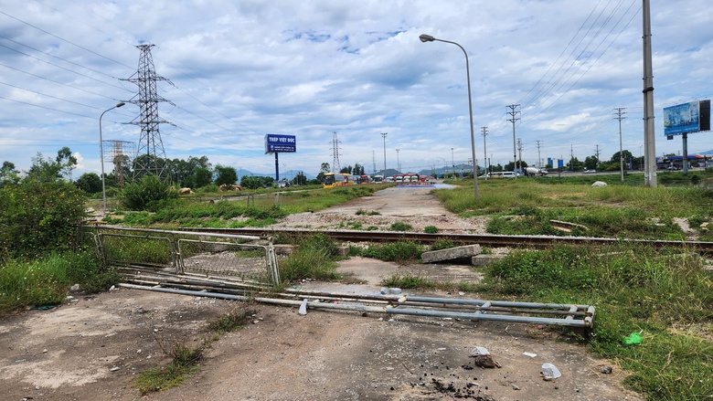 Phơi lưng đội nắng, chạy nước r&uacute;t tr&ecirc;n dự &aacute;n đường 740 tỷ đồng ở Nghệ An- Ảnh 11.