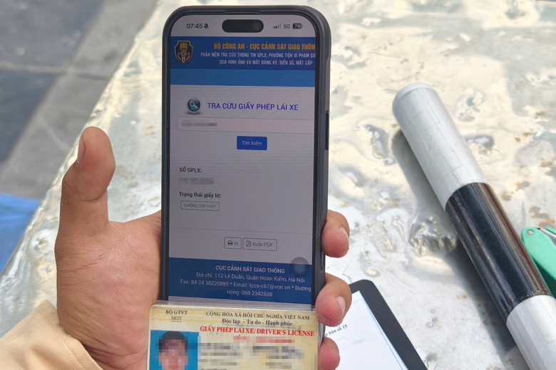 H&agrave; Nội: CSGT lập chốt 1 giờ, phạt hơn 100 triệu đồng với h&agrave;ng chục xe m&aacute;y vi phạm- Ảnh 9.