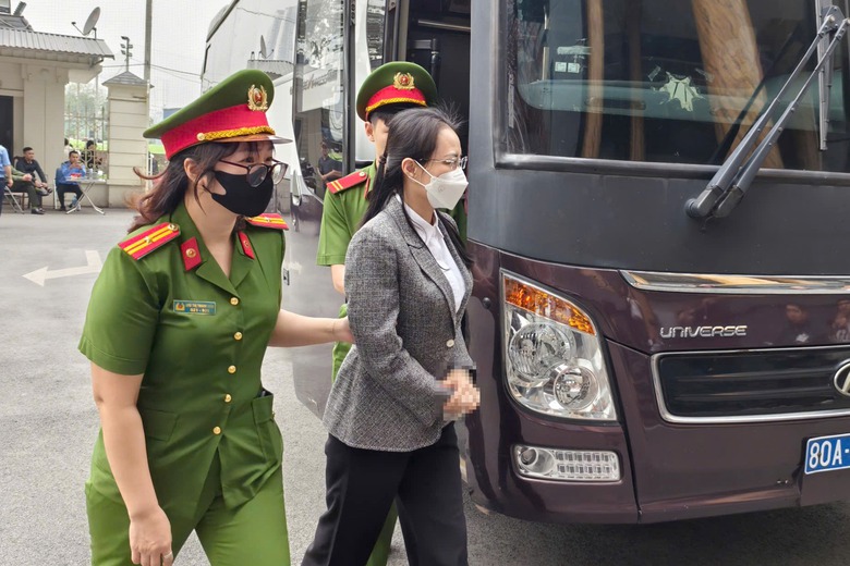 Trịnh Văn Quyết và 2 em gái nộp khắc phục thêm 100 tỷ đồng, sắp hầu tòa phúc thẩm- Ảnh 2. Trịnh Văn Quyết và 2 em gái nộp khắc phục thêm 100 tỷ đồng, sắp hầu tòa phúc thẩm- Ảnh 2.