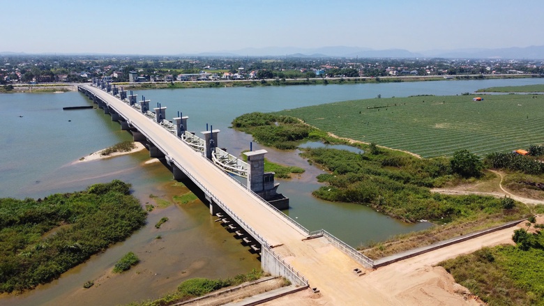 Cưỡng chế 3 thửa đất nông nghiệp cản tiến độ dự án đập dâng nghìn tỷ ở Quảng Ngãi- Ảnh 3. Cưỡng chế 3 thửa đất nông nghiệp cản tiến độ dự án đập dâng nghìn tỷ ở Quảng Ngãi- Ảnh 3.