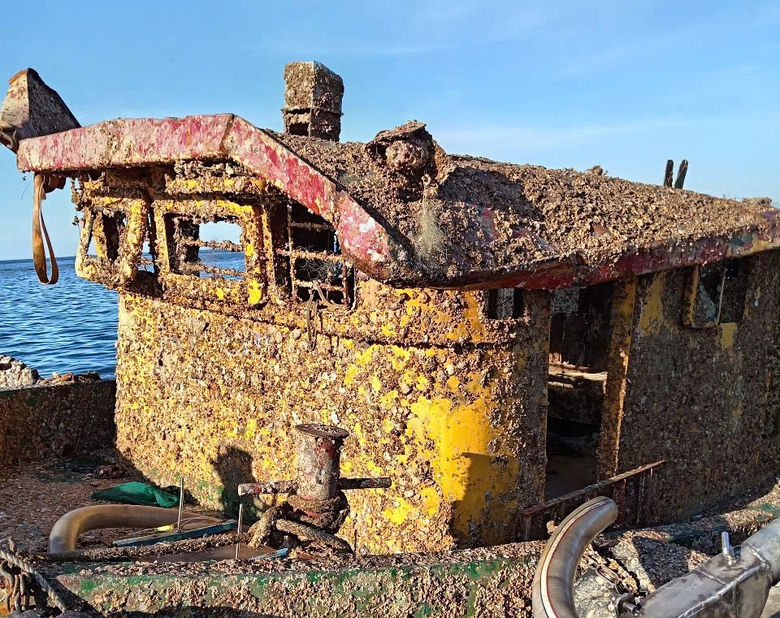 Trục vớt tàu kéo bị chìm ở Lý Sơn sau 1 năm gặp tai nạn- Ảnh 3. Trục vớt tàu kéo bị chìm ở Lý Sơn sau 1 năm gặp tai nạn- Ảnh 3.