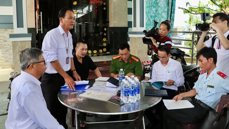 Đại diện cơ sở giết mổ ở Hậu Giang n&oacute;i g&igrave; về bức ảnh tố C&ocirc;ng ty CP b&aacute;n thịt heo bệnh?- Ảnh 1.