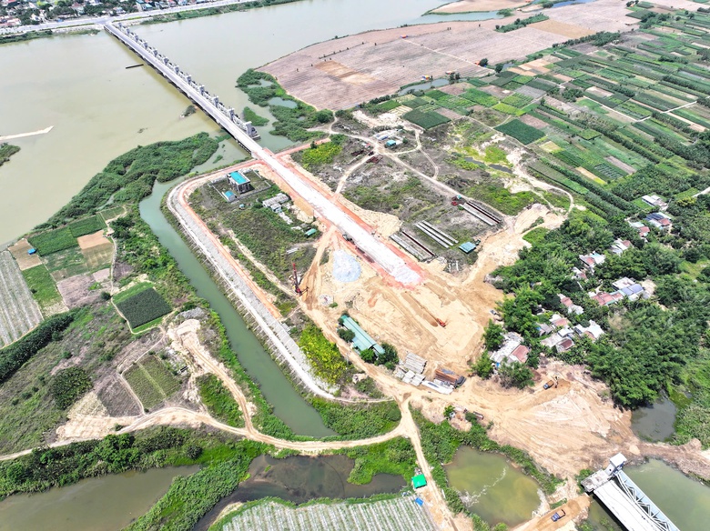 Cưỡng chế 3 thửa đất nông nghiệp cản tiến độ dự án đập dâng nghìn tỷ ở Quảng Ngãi- Ảnh 4. Cưỡng chế 3 thửa đất nông nghiệp cản tiến độ dự án đập dâng nghìn tỷ ở Quảng Ngãi- Ảnh 4.