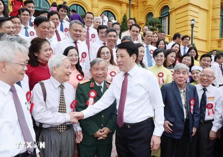 Chủ tịch nước Lương Cường gặp mặt, tuy&ecirc;n dương 150 nh&agrave; b&aacute;o ti&ecirc;u biểu- Ảnh 2.