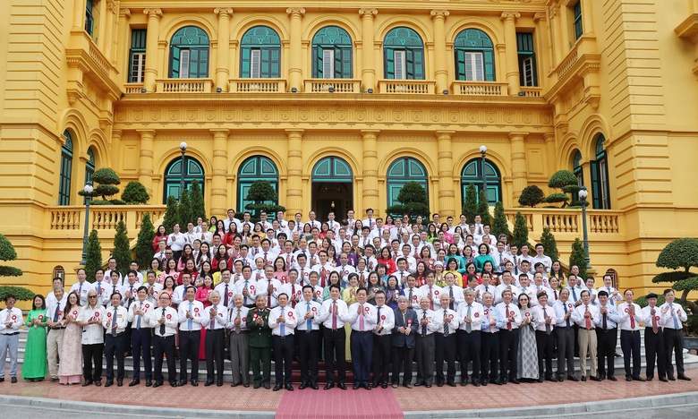 Chủ tịch nước Lương Cường gặp mặt, tuy&ecirc;n dương 150 nh&agrave; b&aacute;o ti&ecirc;u biểu- Ảnh 3.