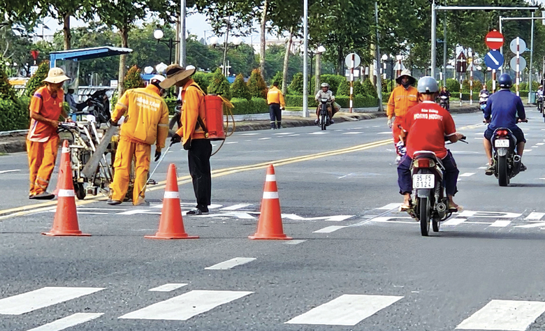 Hậu Giang: Tăng cường duy tu cải thiện hạ tầng đảm bảo an toàn giao thông- Ảnh 1. Hậu Giang: Tăng cường duy tu cải thiện hạ tầng đảm bảo an toàn giao thông- Ảnh 1.