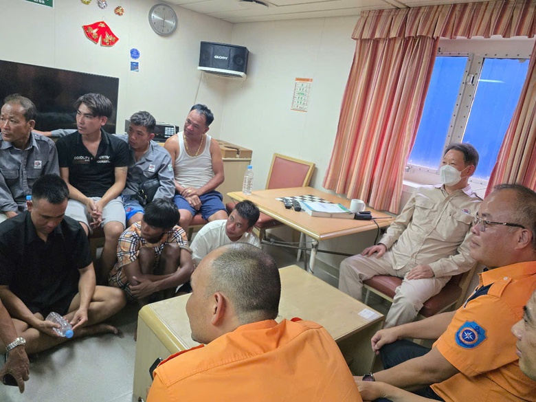 Tuyên dương tàu nước ngoài cứu 11 ngư dân trên biển Hải Phòng- Ảnh 3. Tuyên dương tàu nước ngoài cứu 11 ngư dân trên biển Hải Phòng- Ảnh 3.