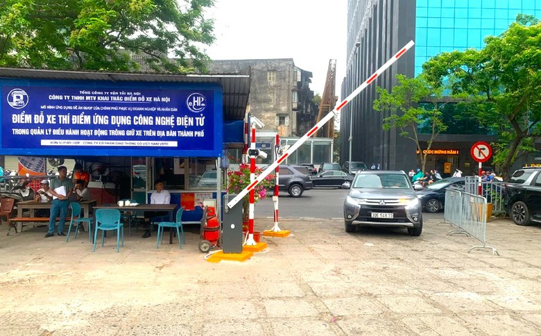 Bộ X&acirc;y dựng th&uacute;c tiến độ thu ph&iacute; kh&ocirc;ng dừng tại c&aacute;c bến xe, b&atilde;i đỗ đ&ocirc; thị- Ảnh 1.