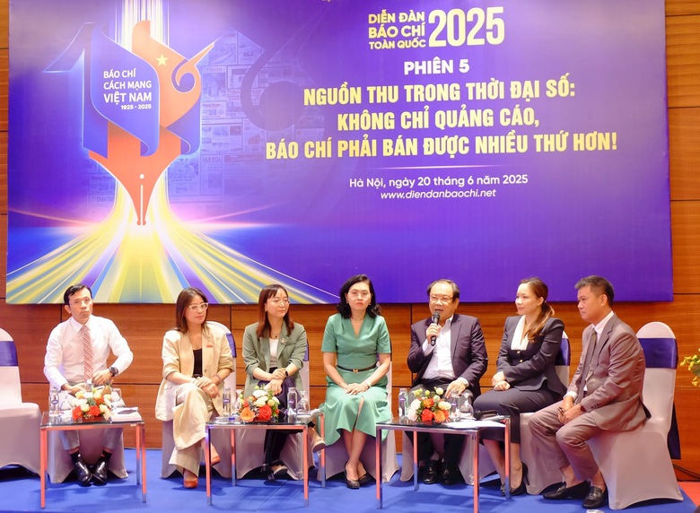 Báo chí sống bằng gì trong thời đại kỹ thuật số?- Ảnh 1. Báo chí sống bằng gì trong thời đại kỹ thuật số?- Ảnh 1.