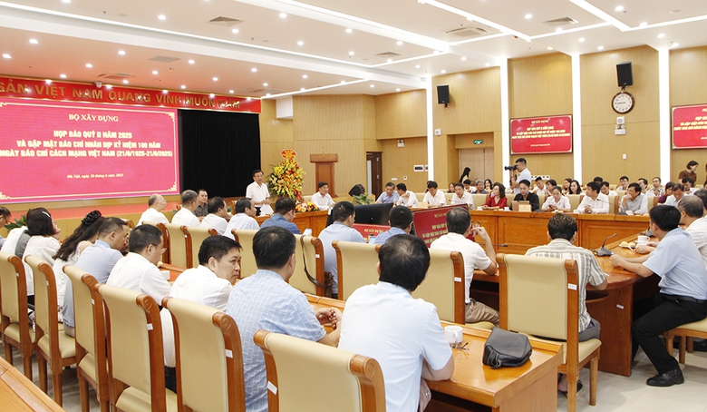 Bộ X&acirc;y dựng tổ chức họp b&aacute;o qu&yacute; II/2025 v&agrave; gặp mặt b&aacute;o ch&iacute; nh&acirc;n dịp kỷ niệm 100 năm ng&agrave;y B&aacute;o ch&iacute; c&aacute;ch mạng Việt Nam.